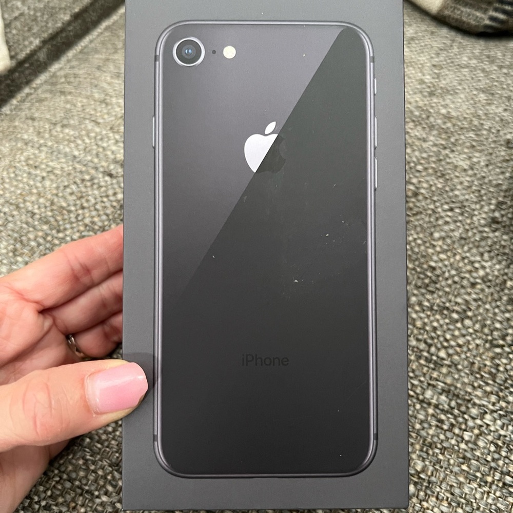 iPhone 8 - 64 GB